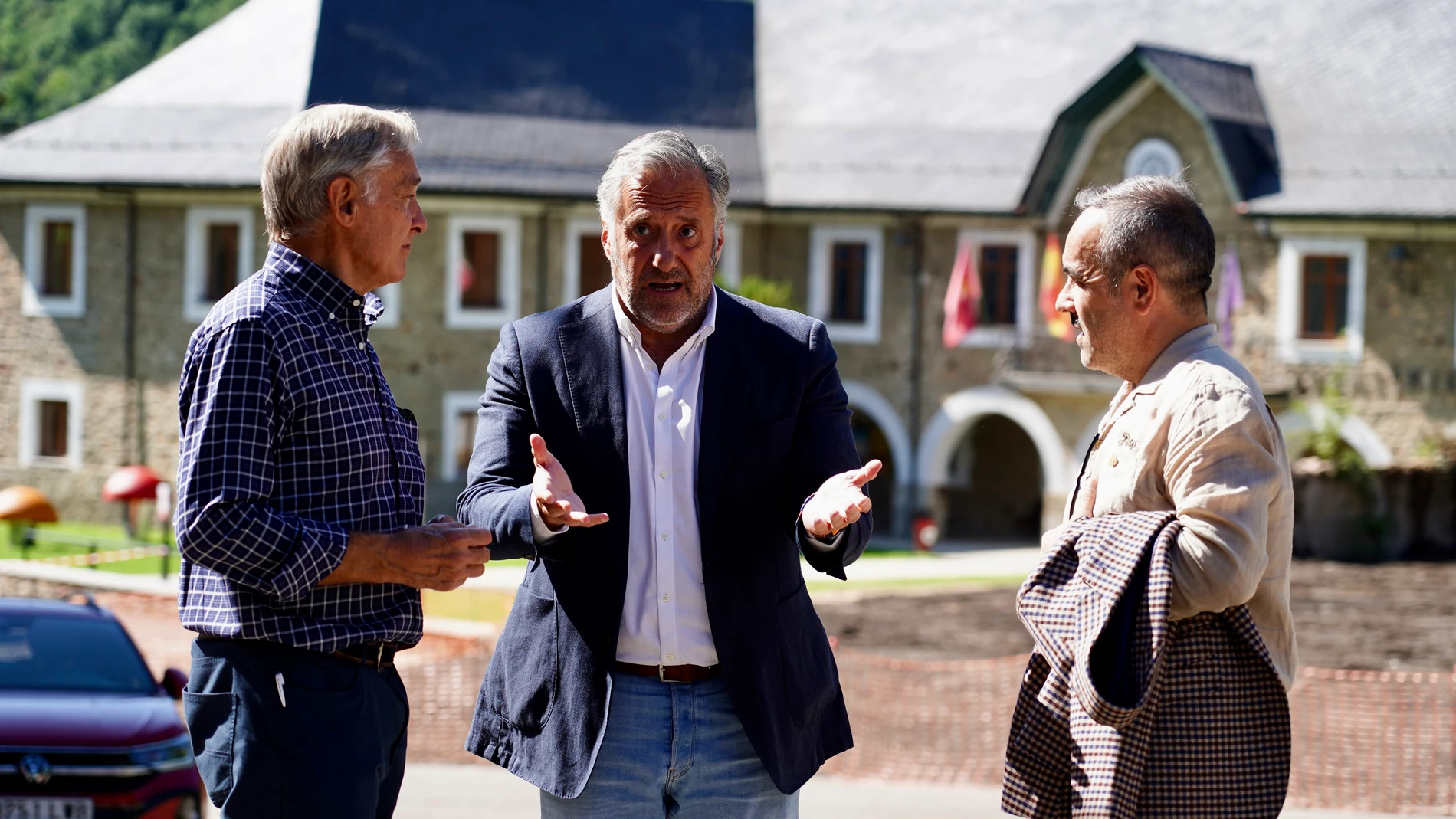El presidente de las Cortes, Carlos Pollán, asiste a la localidad leonesa de Sabero en visita institucional