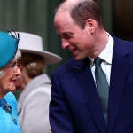 El príncipe Guillermo y la reina Camilla en una imagen de archivo