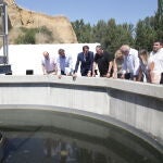 El consejero de Medio Ambiente, Vivienda y Ordenación del Territorio, Juan Carlos Suárez-Quiñones, visita la EDAR de Castrogonzalo (Zamora), junto a, entre otros, el presidente de la Diputación, Javier Faúndez