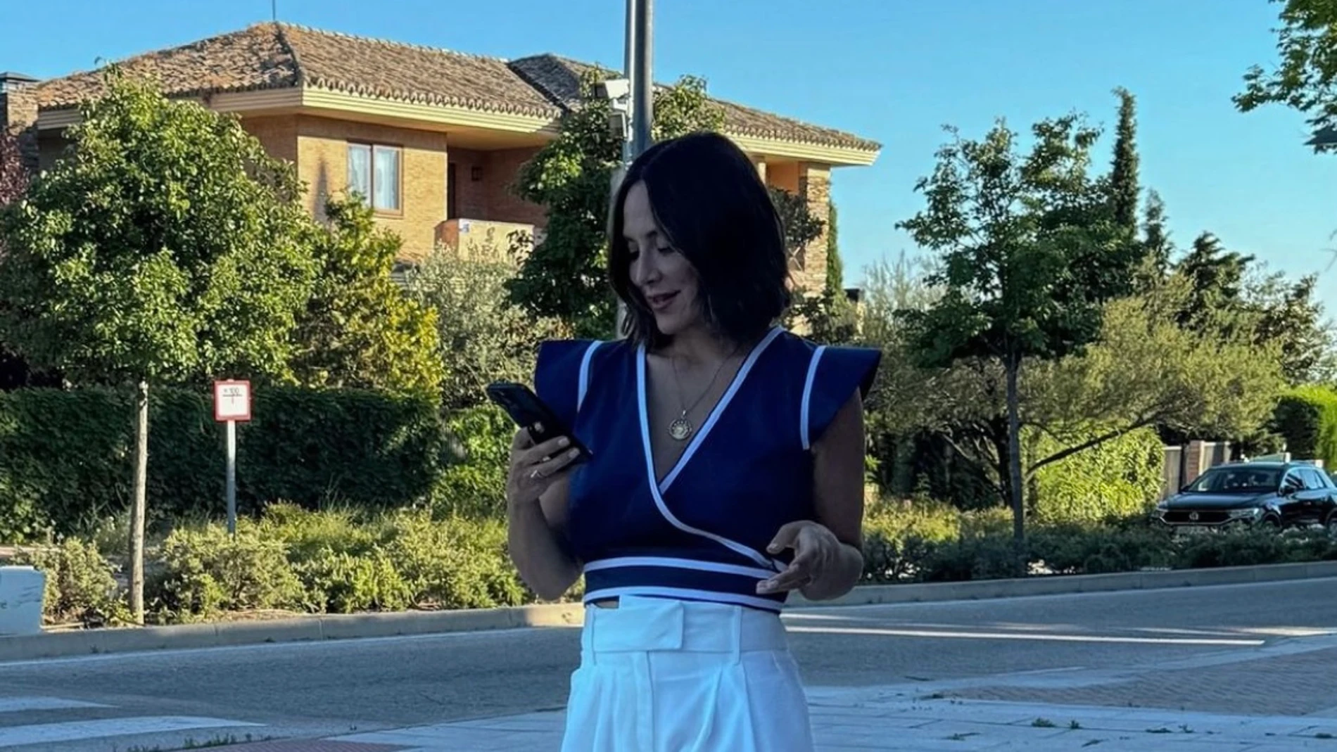 Tamara Falcó de paseo por Madrid con un look ideal.