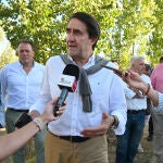 El consejero de Medio Ambiente, Juan Carlos Suárez-Quiñones, participa en ell concierto Música en la Montaña de Riaño