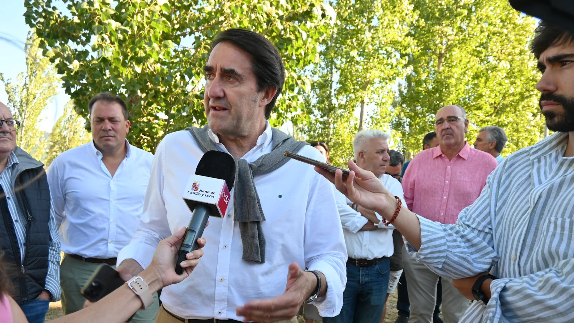 El consejero de Medio Ambiente, Juan Carlos Suárez-Quiñones, participa en ell concierto Música en la Montaña de Riaño