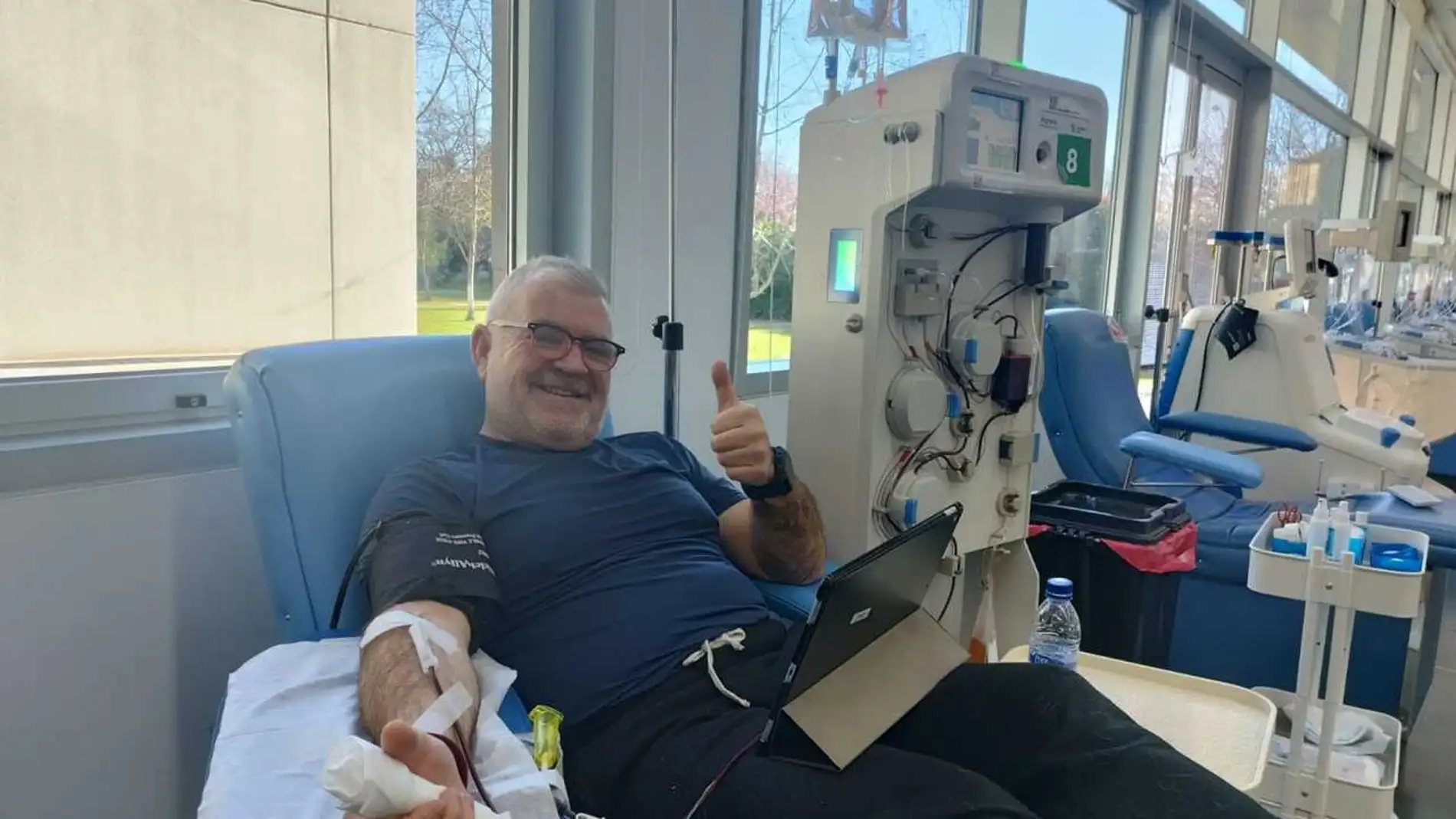 Rafael Curras, durante una donación, anima a todos a seguir su ejemplo