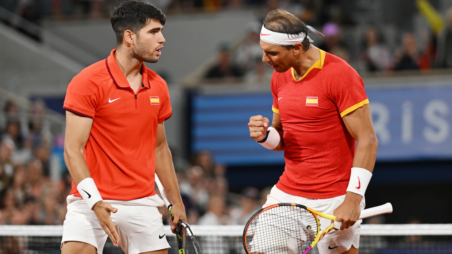 27 July 2024, France, Paris: Spanish tennis players Rafael Nadal (R) and Carlos Alcaraz celebrate after winning their men's doubles 1st round tennis match against Argentina's Maximo Gonzalez and Andres Molteni at Roland-Garros on the first day of the 2024 Paris Olympic Games in France. Photo: Marijan Murat/dpa27/07/2024 ONLY FOR USE IN SPAIN