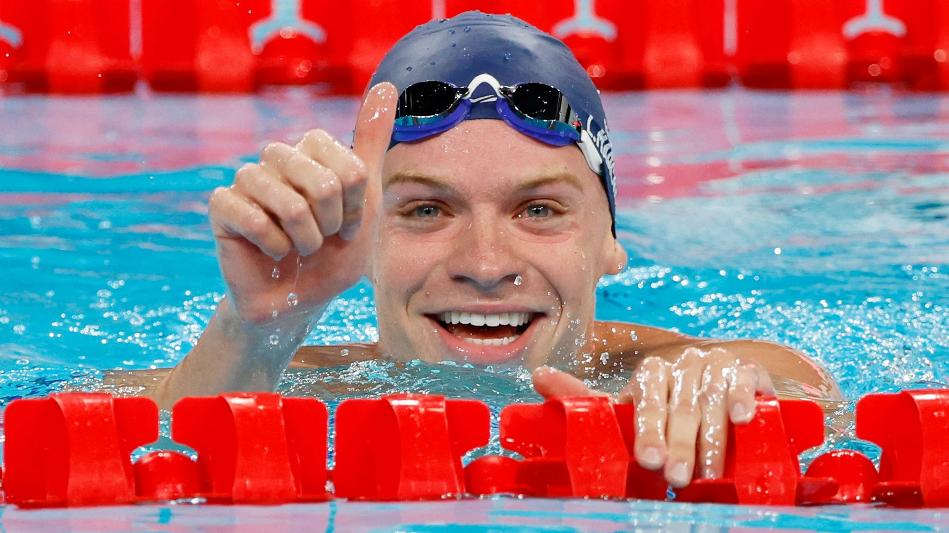 Paris (France), 28/07/2024.- Leon Marchand of France smiles after a Men 400m Individdual Medley heat of the Swimming competitions in the Paris 2024 Olympic Games, at the Paris La Defense Arena in Paris, France, 28 July 2024. (400 metros, Francia) EFE/EPA/FRANCK ROBICHON