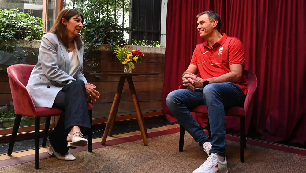 Francia.- Sánchez se reúne con la alcaldesa de París y le traslada su reconocimiento por la organización de los JJOO