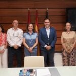 La consejera de Agricultura, Ganadería y Desarrollo Rural, María González Corral, se reúne con los representantes de la Asociación de la Industria Alimentaria de Castilla y León, Vitartis
