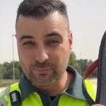 ¿Se puede conducir con chanclas? Un agente de la Guardia Civil responde