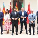 De izquierda a derecha, Carlos Novillo, Sara Rubira, Fernando López Miras, Lucas Jiménez, Miguel Barrachina, y Ramiro Angulo.