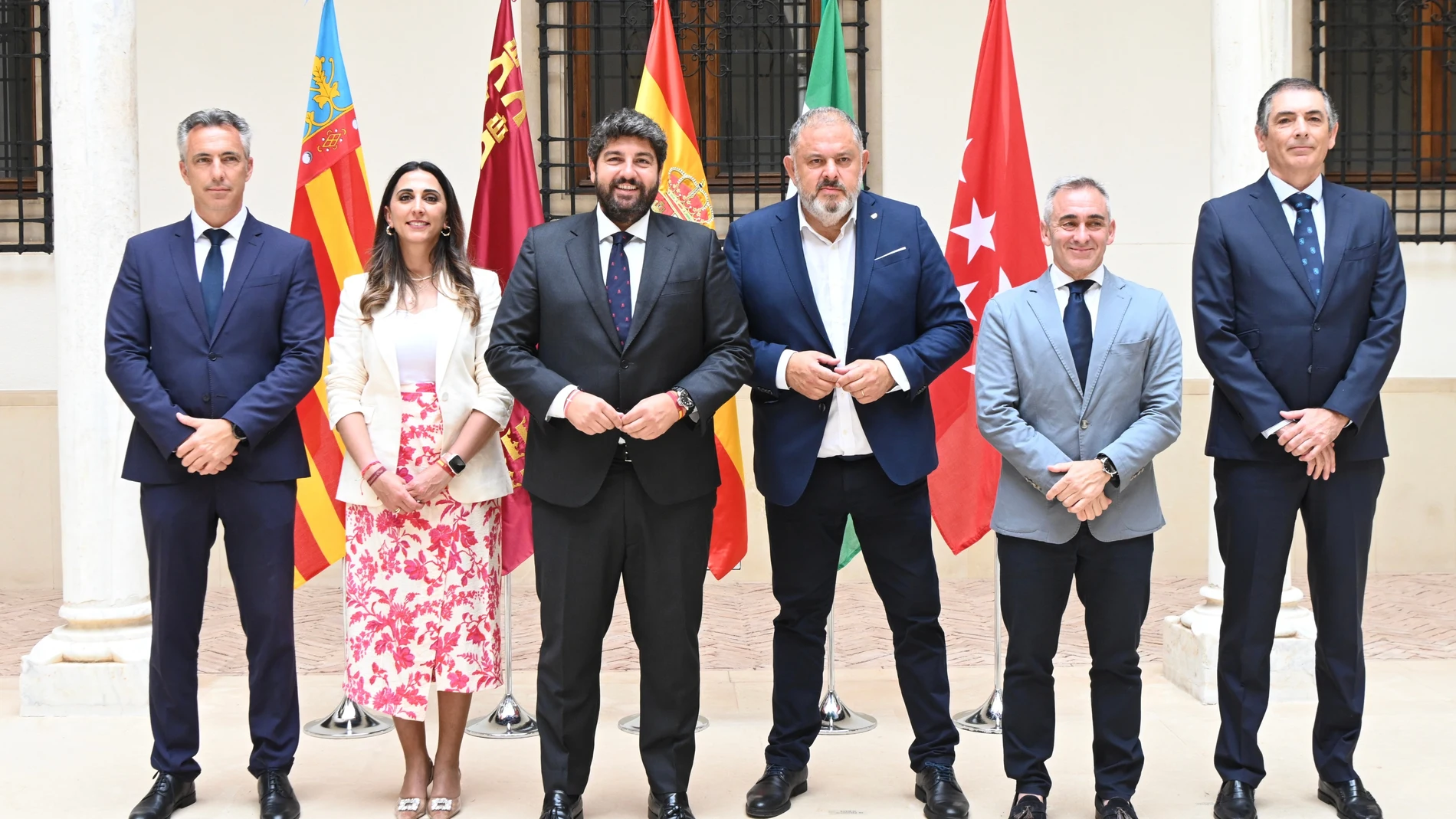 De izquierda a derecha, Carlos Novillo, Sara Rubira, Fernando López Miras, Lucas Jiménez, Miguel Barrachina, y Ramiro Angulo.
