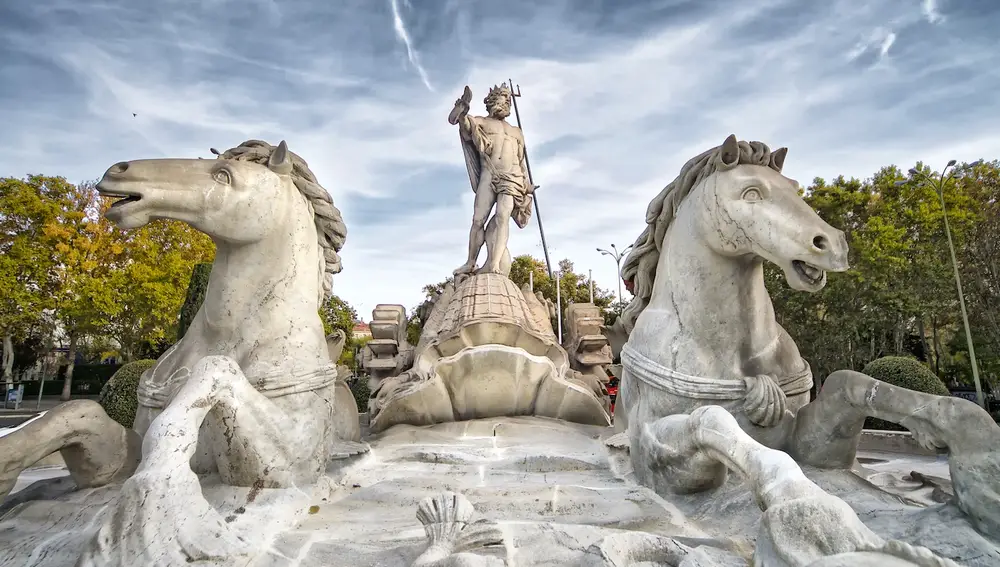 La fuente de Neptuno está siendo restaurada