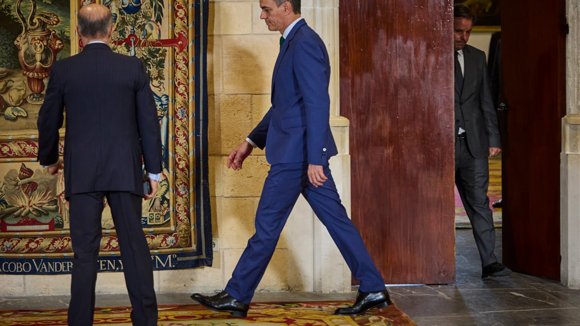 El presidente del Gobierno, Pedro Sánchez, asiste al despacho veraniego con el rey Felipe VI, este martes en el Palacio de la Almudaina, en Palma de Mallorca © Alberto R. Roldán / Diario La Razón. 30 07 2024
