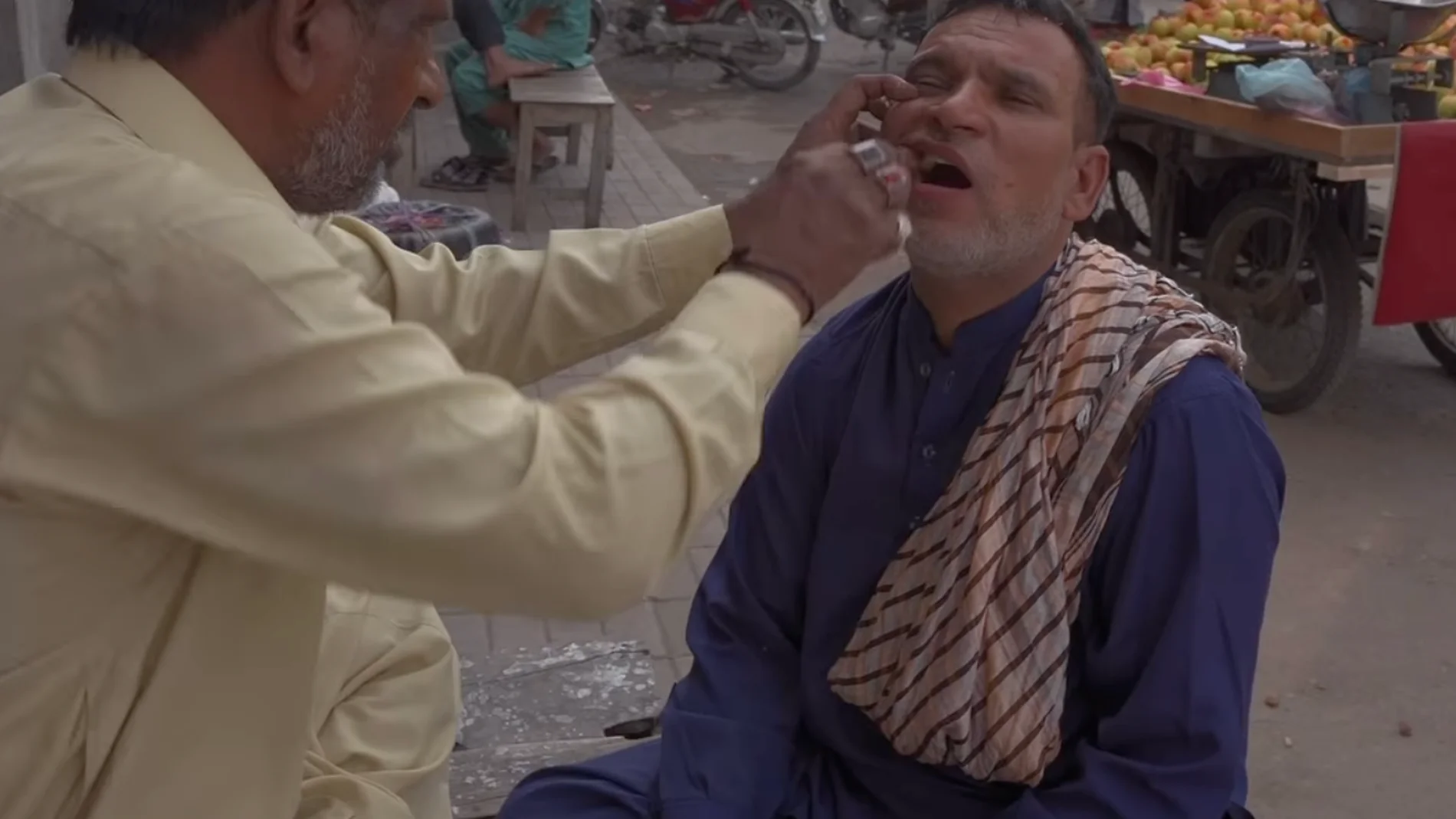 Dentistas callejeros en Pakistan
