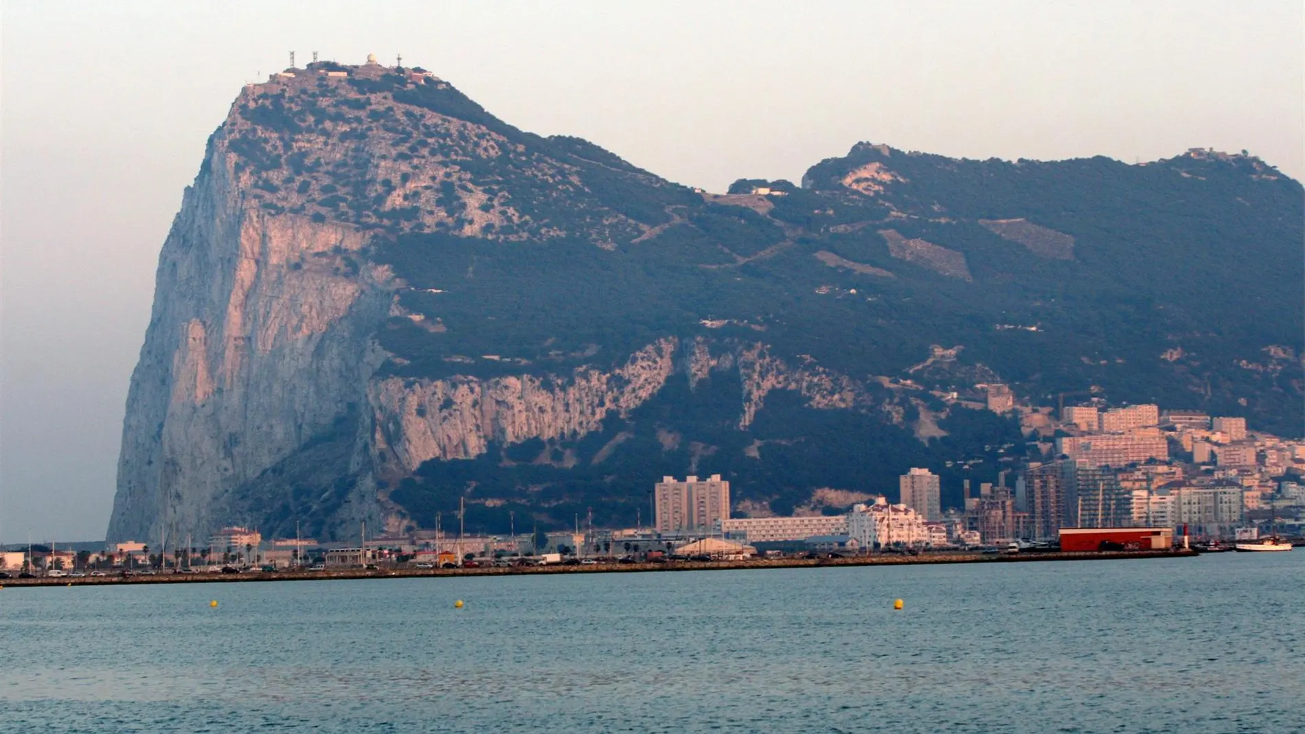Gibraltar critica una "incursión" de una patrullera de la Guardia Civil con "peligro y afrenta" territorial