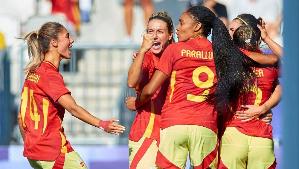 AV.- JJ.OO/Fútbol.- Athenea y Alexia atan el pleno de una España muy favorita y primera de grupo a cuartos de final