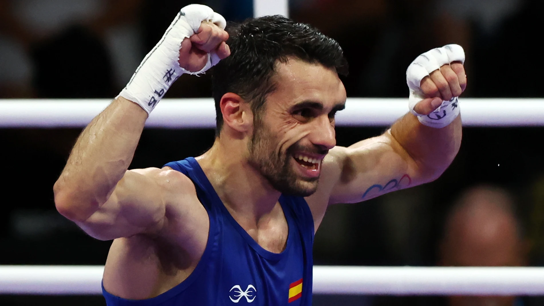 Villepinte (France), 31/07/2024.- Jose Quiles Brotons of Spain celebrates winning the Men's 57kg round of 16 bout of the Boxing competitions in the Paris 2024 Olympic Games, at the North Paris Arena in Villepinte, France, 31 July 2024. (Francia, España) EFE/EPA/DIVYAKANT SOLANKI