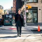 "You" ficha para su temporada final a una de las grandes revelaciones de Netflix