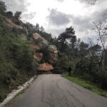 La Diputación de Alicante arranca con una voladura las obras para reabrir el camino que une Benialí y el Mirador de Xap
