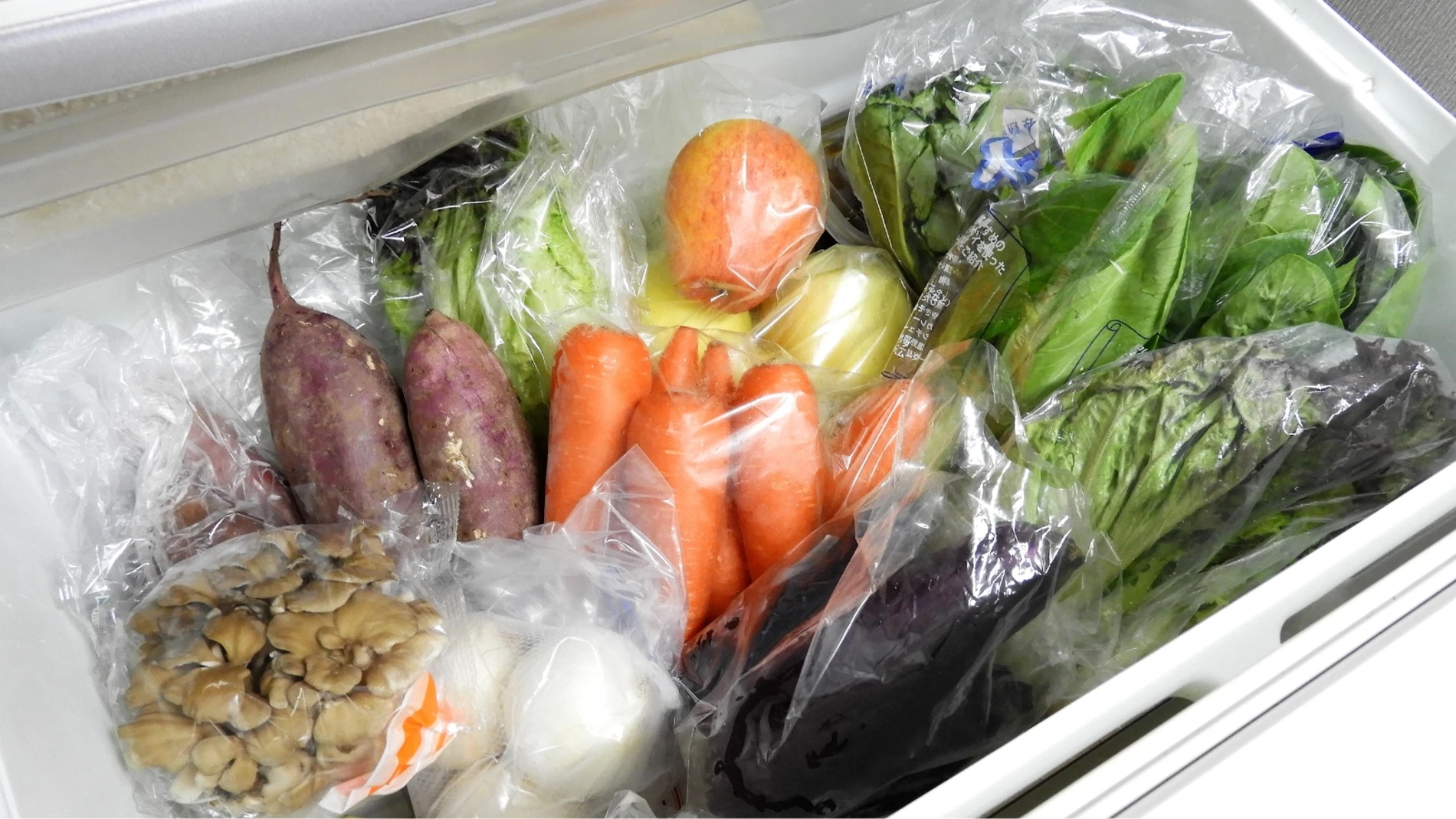 El truco viral de un frutero para que la verdura no se quede blanda en el cajón del frigorífico