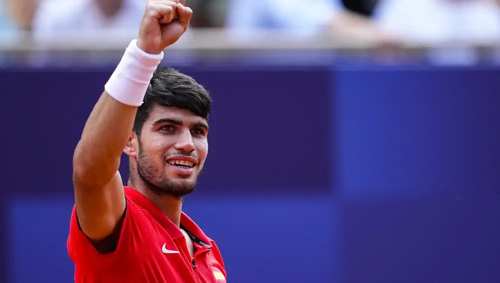 AMP. JJ.OO/Tenis.- Carlos Alcaraz supera a Tommy Paul y está a un paso de la medalla