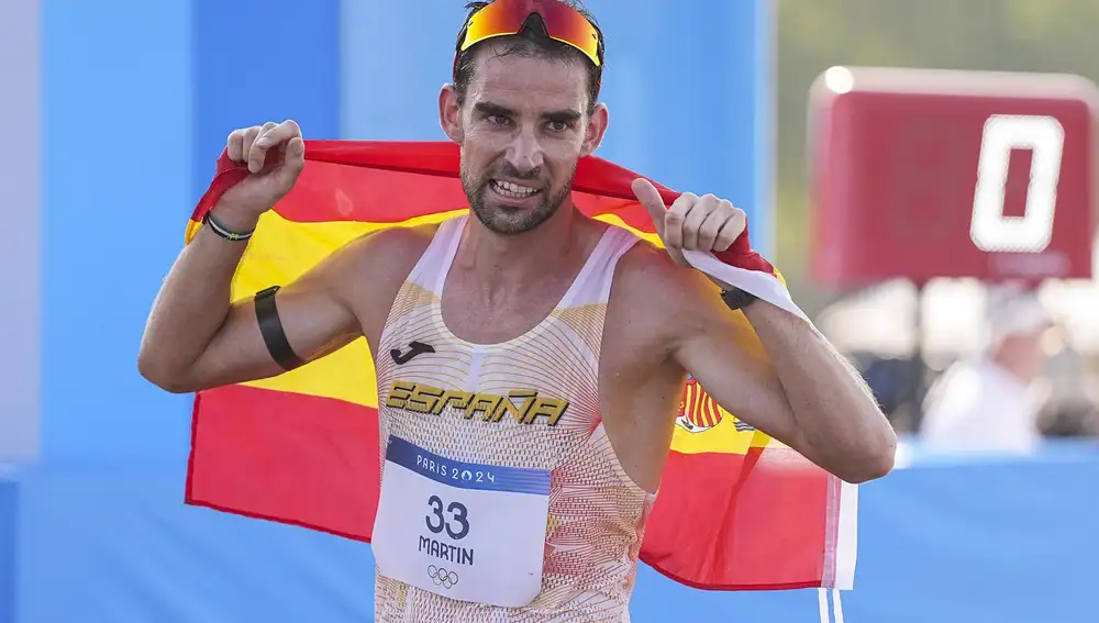 JJ.OO/Atletismo.- María Guardiola felicita al marchador Álvaro Martín por su bronce en los JJOO de París