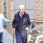 Mario Vargas Llosa junto a su hijo Gonzalo
