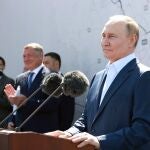 AMP.- Putin saluda a los presos liberados a su llegada al aeropuerto de Moscú, entre ellos a Pablo González