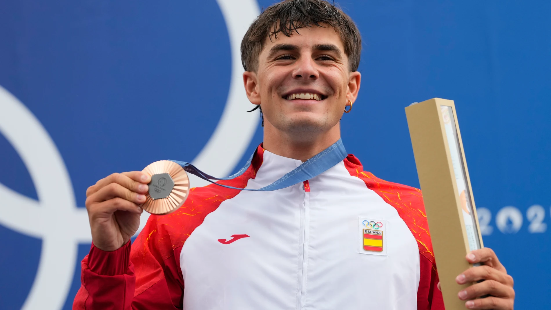 Bronze medalist Pau Echaniz of Spain reacts during a medals ceremony for the men's kayak single finals at the 2024 Summer Olympics, Thursday, Aug. 1, 2024, in Vaires-sur-Marne, France. (AP Photo/Kirsty Wigglesworth)