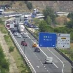 AMP2.- Bomberos, Brigadas y Agentes Forestales trabajan en la extinción de un incendio en El Molar (Madrid)