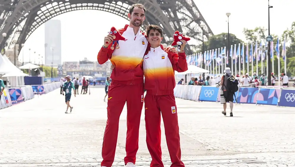 AMP. JJ.OO/Atletismo.- María Pérez y Álvaro Martín se bañan en plata y bronce en la marcha de Paris 2024