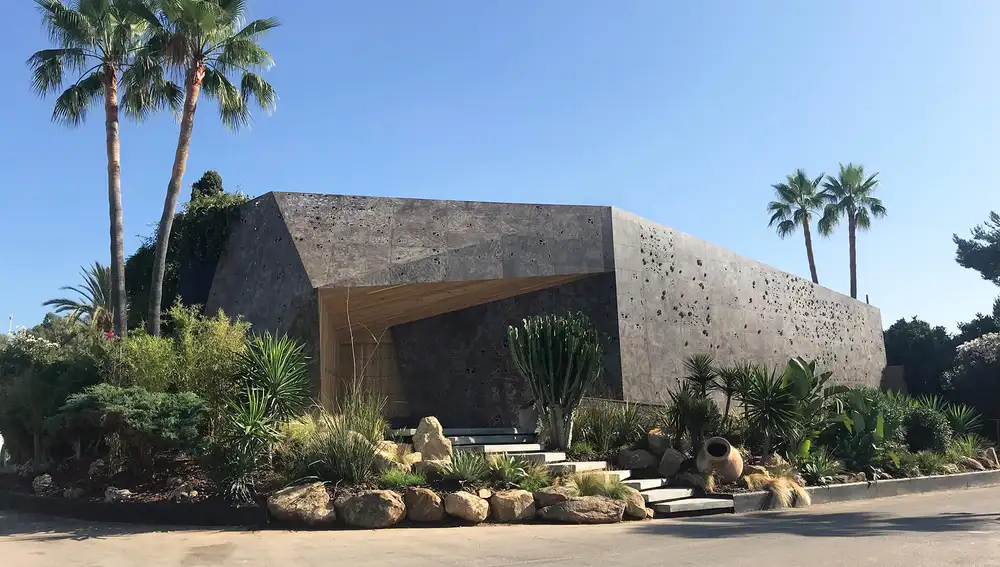 Fachada de Momento, en la Milla de Oro de Marbella