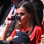 La Reina Letizia con gafas de sol.
