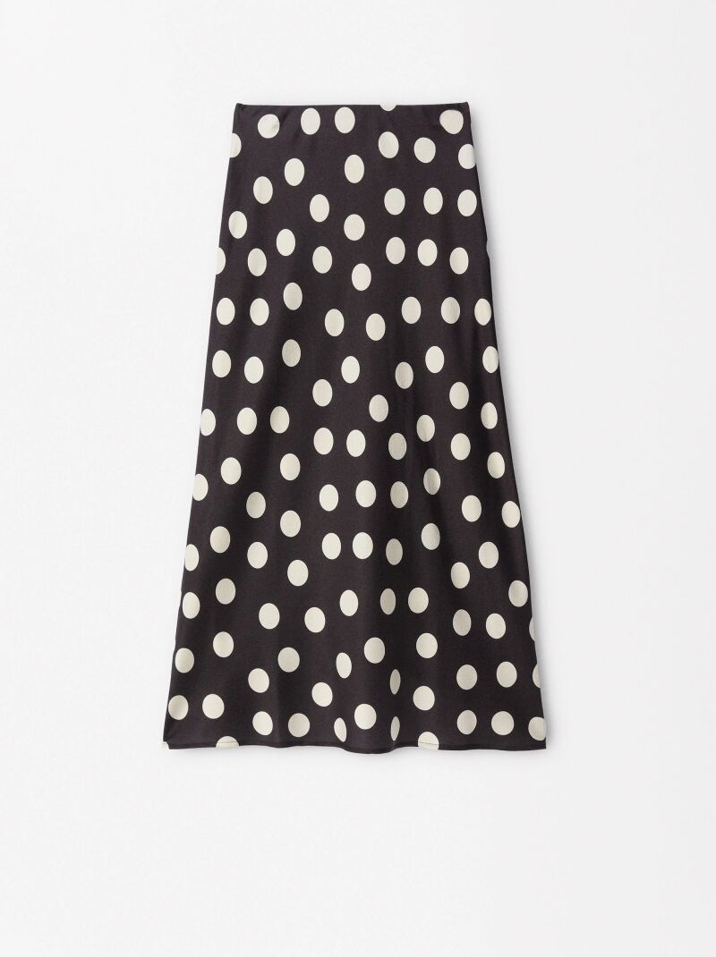 Falda midi satinada.