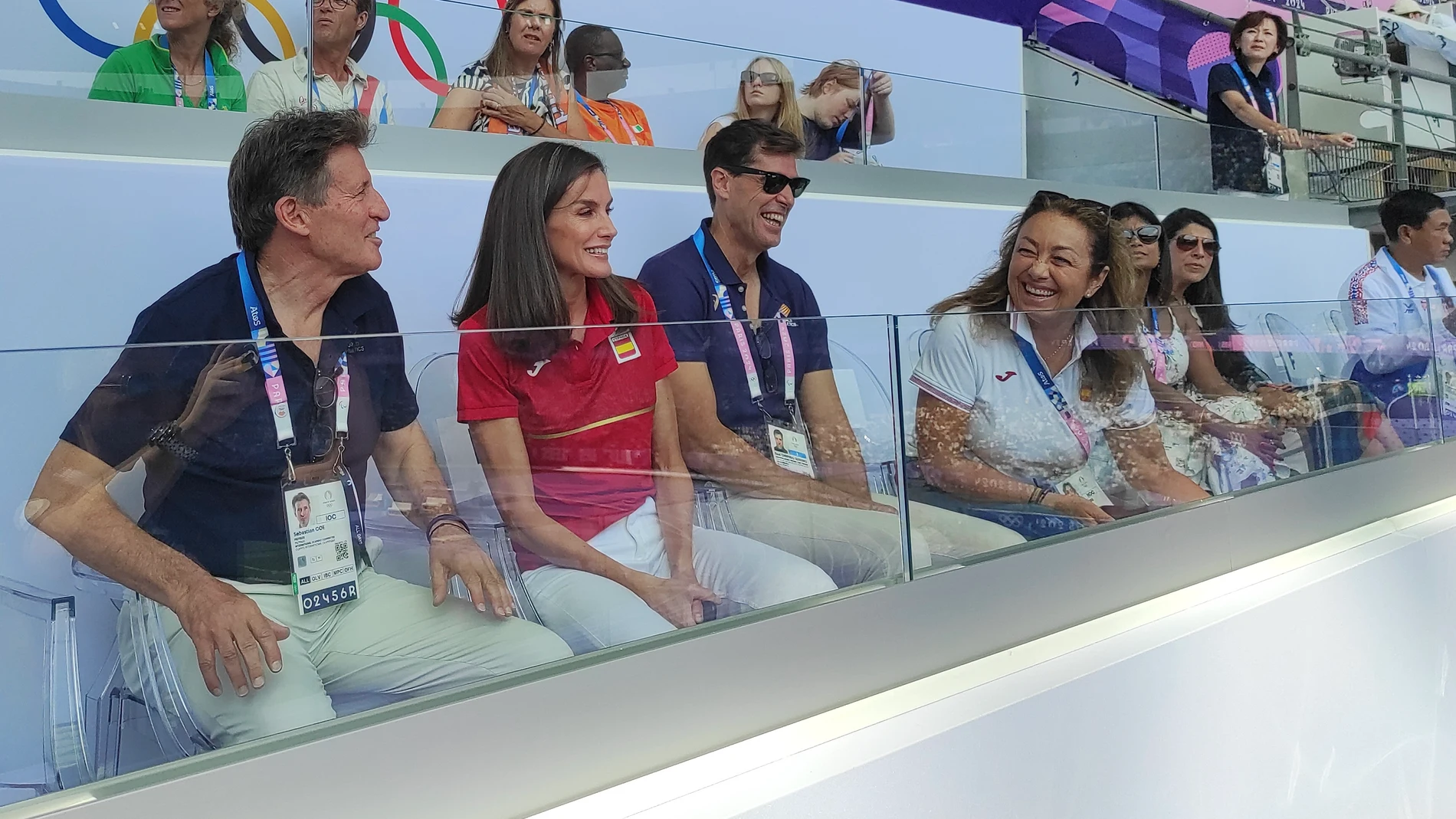 La Reina Letizia apoyando al atletismo en París.