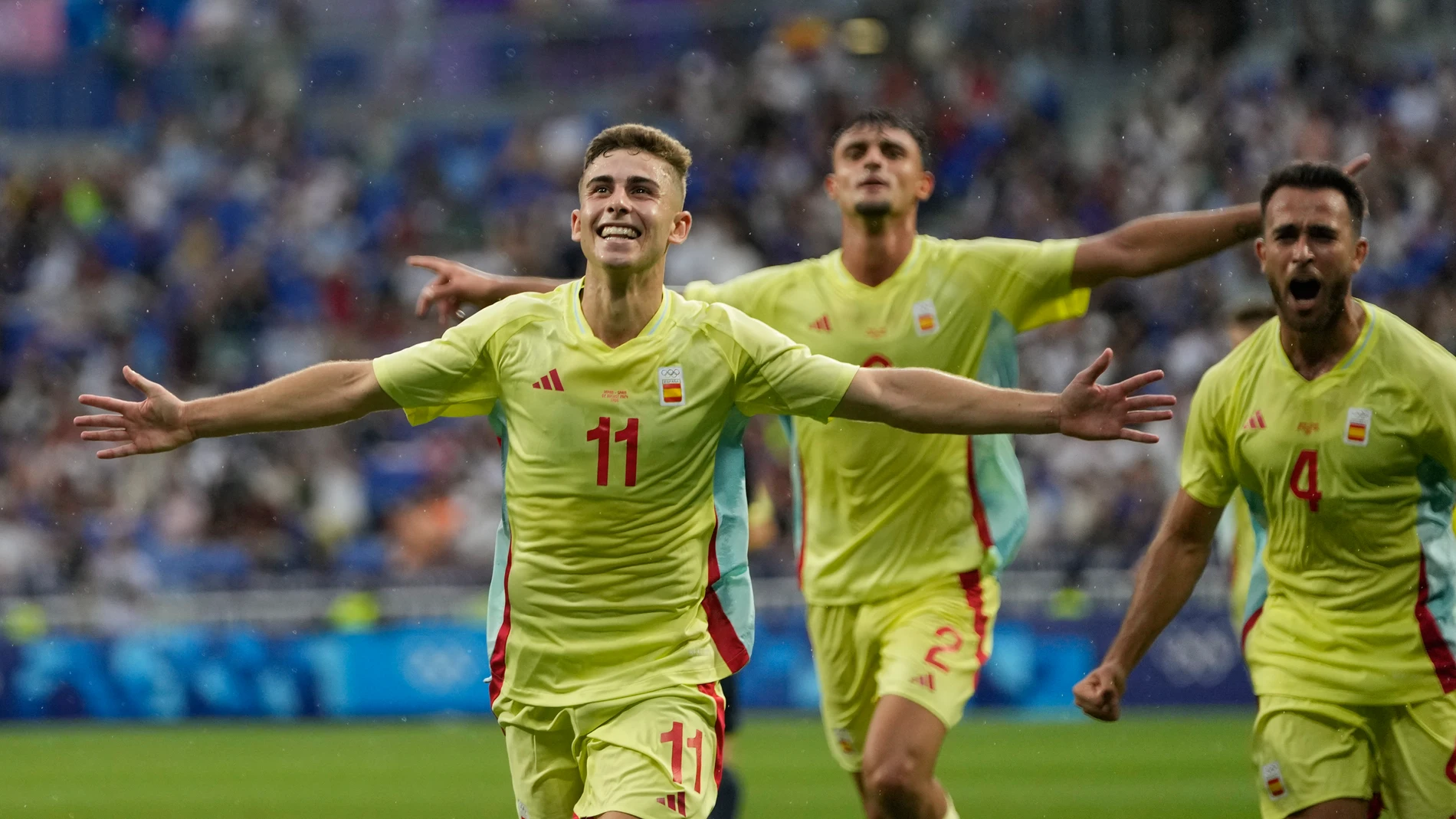 Spain's Fermin Lopez, left, celebrates after scoring his side's 2nd goal during the men's quarter final soccer match between Japan and Spain at the Lyon stadium during the 2024 Summer Olympics, Friday, Aug. 2, 2024, in Decines, France. (AP Photo/Silvia Izquierdo)