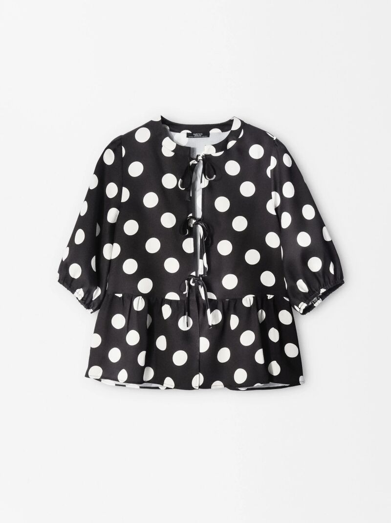 Blusa satinada.