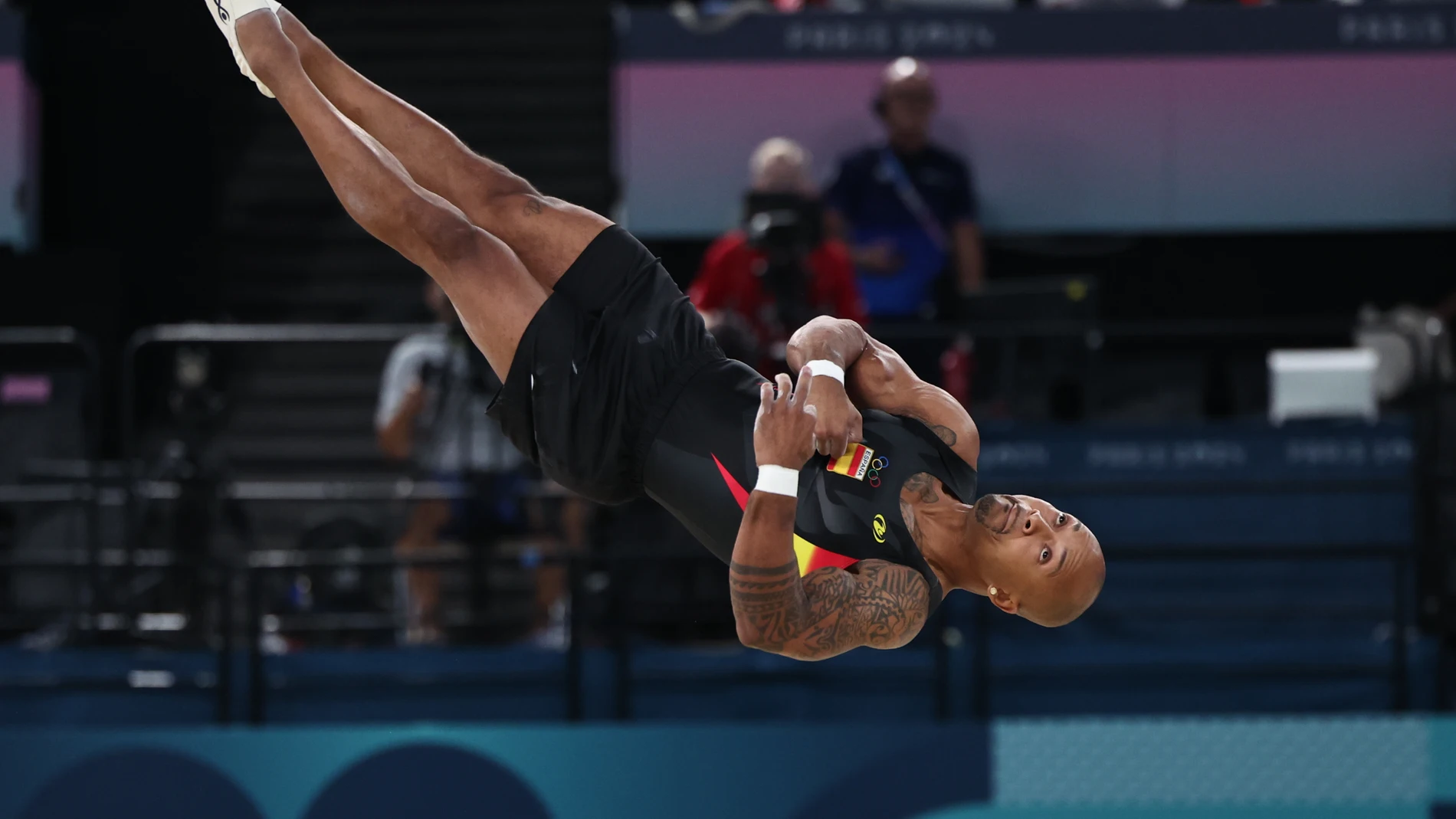 PARÍS, 03/08/2024.- El español Rayderley Zapata en la final masculina de Ejercicios de Suelo de Gimnasia Artística, durante los Juegos Olímpicos de París 2024 , en el Bercy Arena de la capital francesa. EFE/ Sashenka Gutierrez