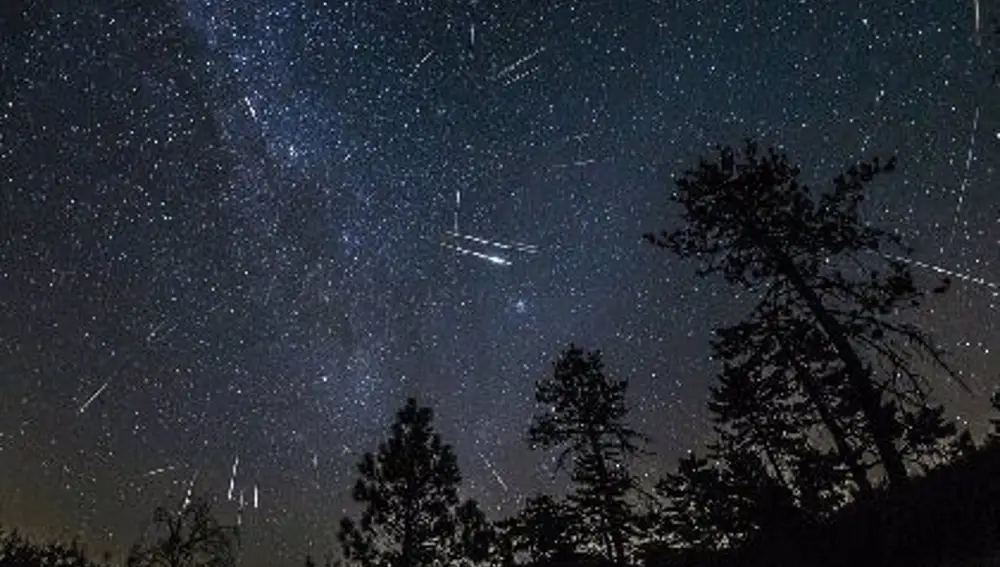 NAVARRA.-El Planetario de Pamplona organiza una sesión para observar las Perseidas desde Javier con música de Suakai