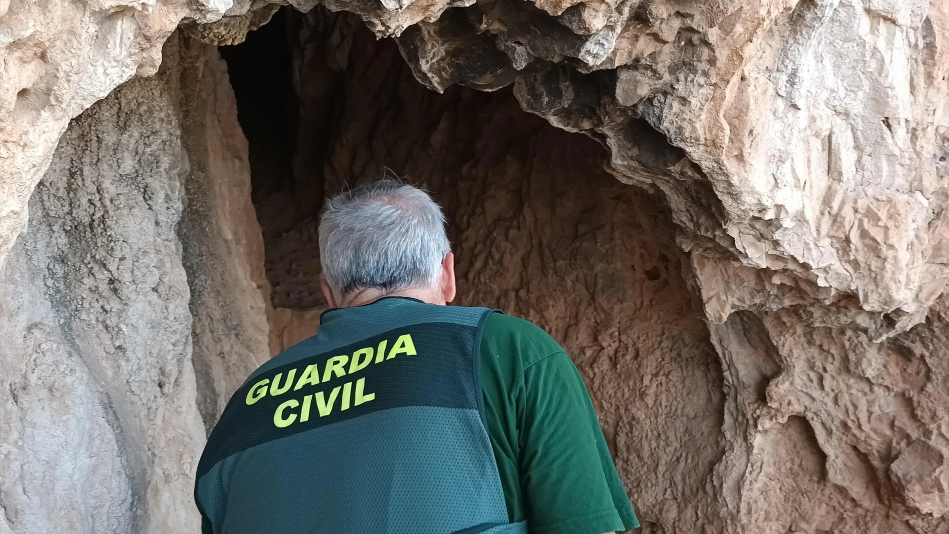 Investigado un vecino de Los Villares por supuestos daños en pinturas rupestres de la Sierra Sur a las que echaba agua