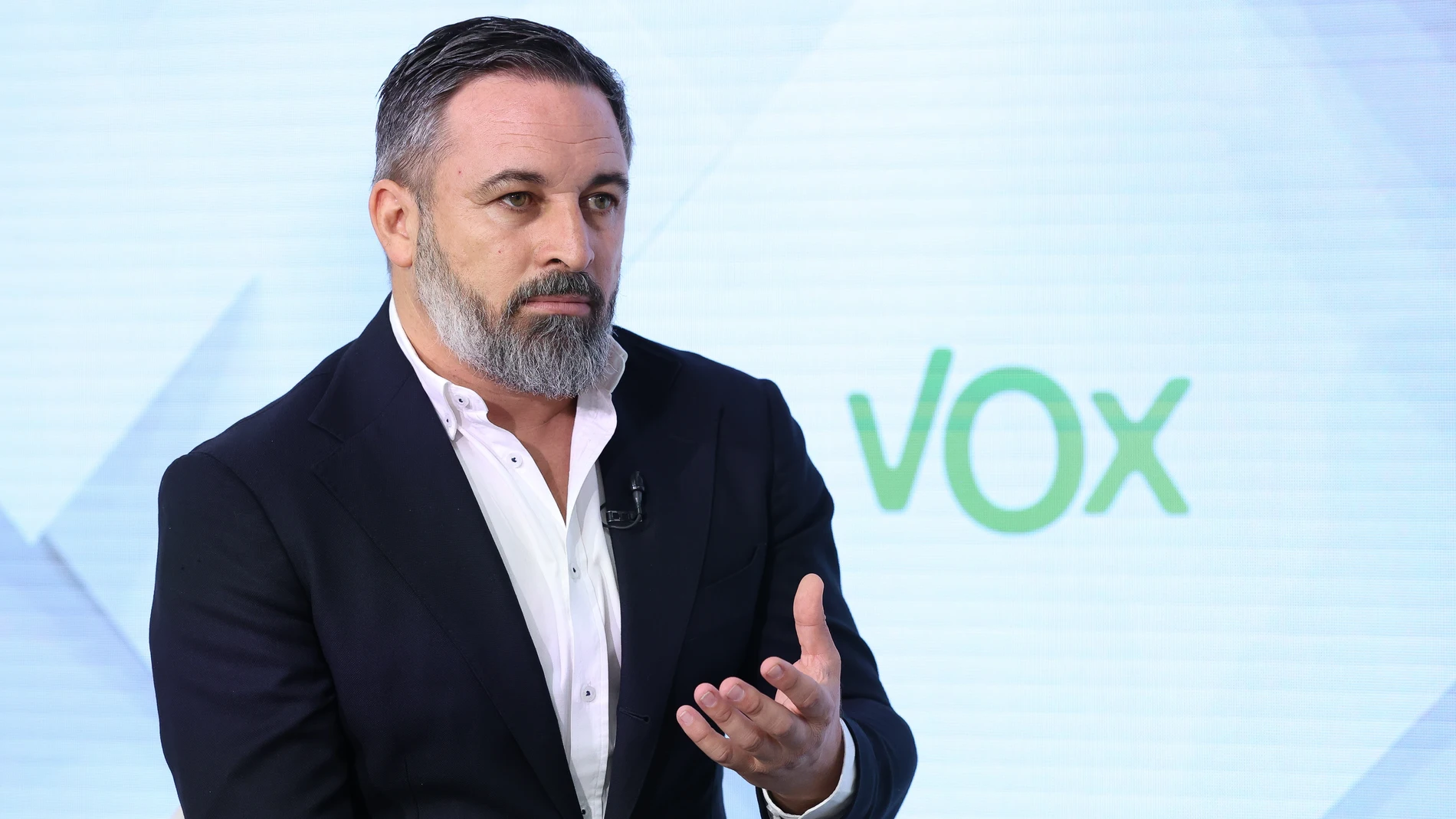 El líder de VOX, Santiago Abascal, durante una entrevista para Europa Press, en la sede de Vox, a 1 de agosto de 2024, en Madrid (España). Santiago Abascal es, desde septiembre de 2014, líder del partido político Vox y desde 2019, miembro del Congreso de los Diputados en representación de Madrid. Abascal es uno de los promotores de la Fundación DENAES, que presidió entre 2006 y 2014 y de la que es secretario en la actualidad. 01 AGOSTO 2024;MADRID;ENTREVISTA EUROPA PRESS;SANTIAGO ABASCAL Ma...