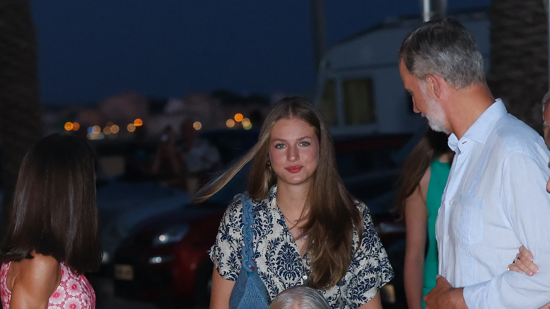 La Reina Letizia, la Princesa Leonor de Borbón, Tatiana Radziwill y el Rey Felipe IV llegan al restaurante "Mía" para disfrutar de una distendida cena, a 4 de agosto de 2024, en Palma de Mallorca (Islas Baleares, España)GENTE;VACACIONES;FAMILIA REALRaúl Terrel / Europa Press04/08/2024