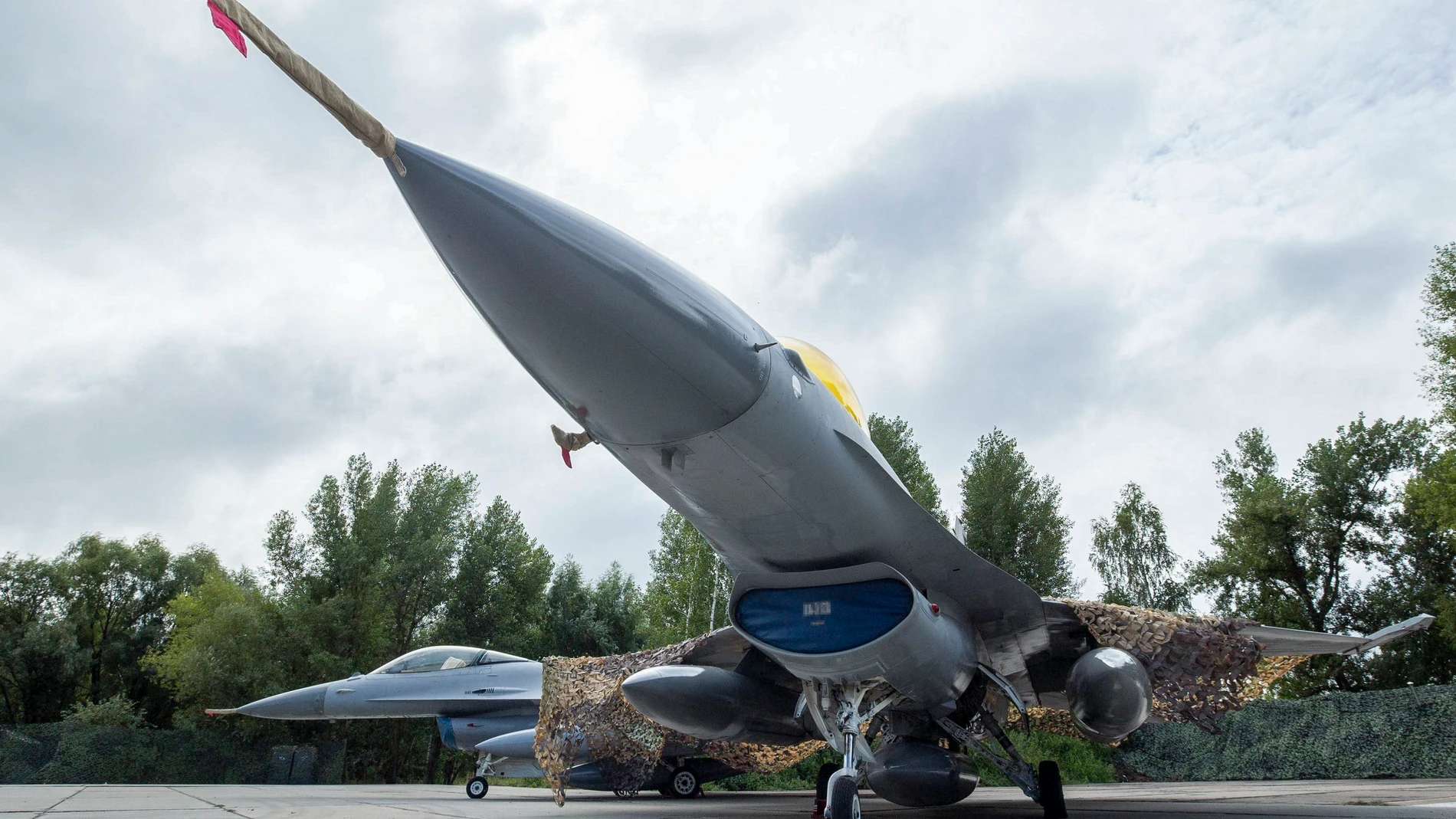 Undisclosed (Ukraine), 04/08/2024.- A handout picture made available by the Presidential Press Service shows American single-engine supersonic multirole fighter F-16 jets during a ceremony to mark Air Force Day of the Armed Forces of Ukraine at an undisclosed location in Ukraine, 04 August 2024, amid the Russian invasion. (Zelenski, Rusia, Ucrania) EFE/EPA/PRESIDENTIAL PRESS SERVICE HANDOUT HANDOUT EDITORIAL USE ONLY/NO SALESHANDOUT EDITORIAL USE ONLY/NO SALES