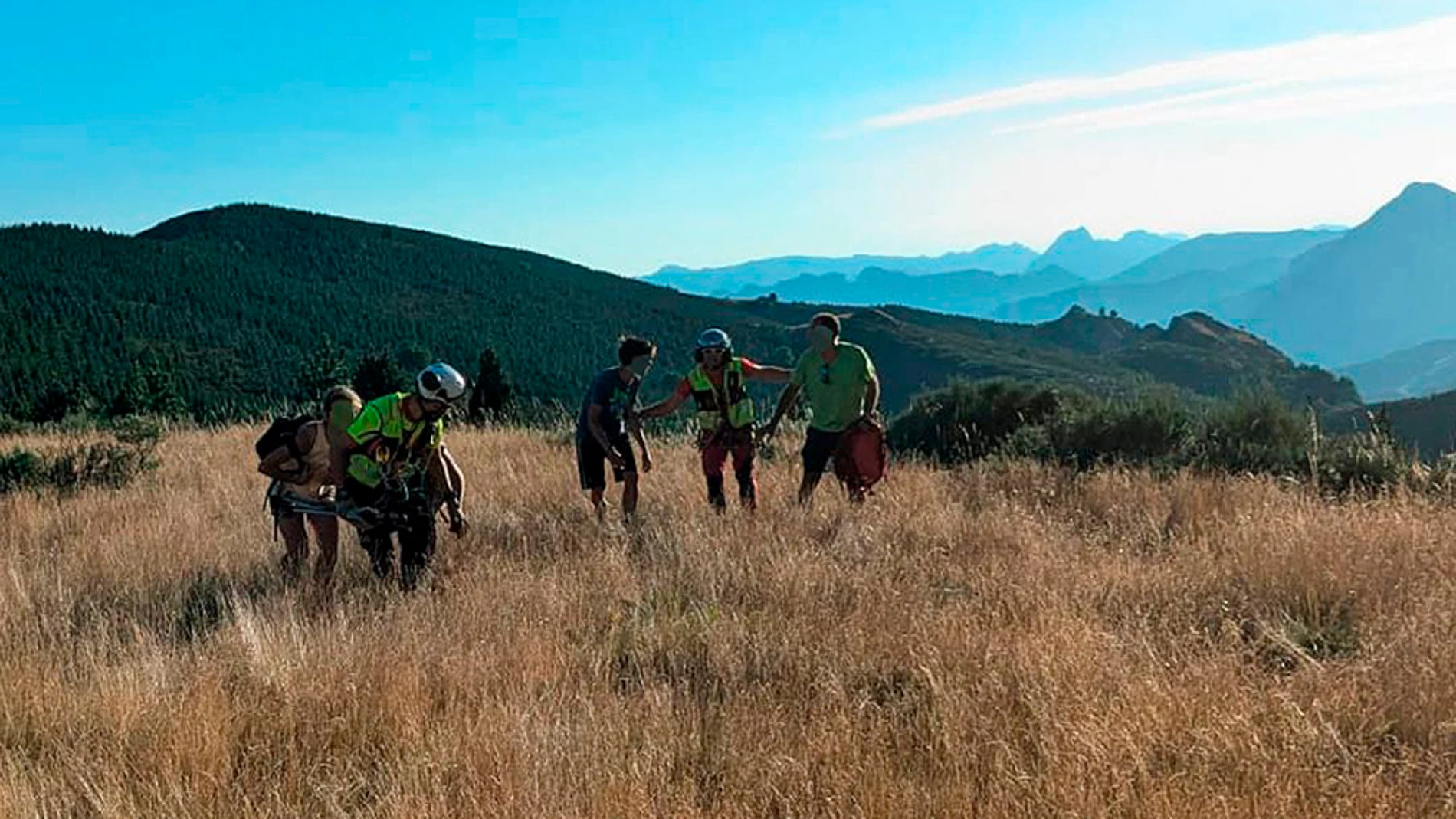 Auxilian a una familia de senderistas que se desorientó en la leonesa Sierra de Murias