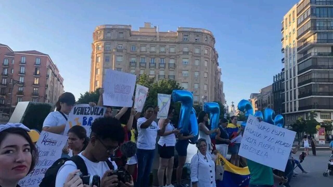 Venezolanos exiliados en Valladolid claman por la libertad y contra el ...