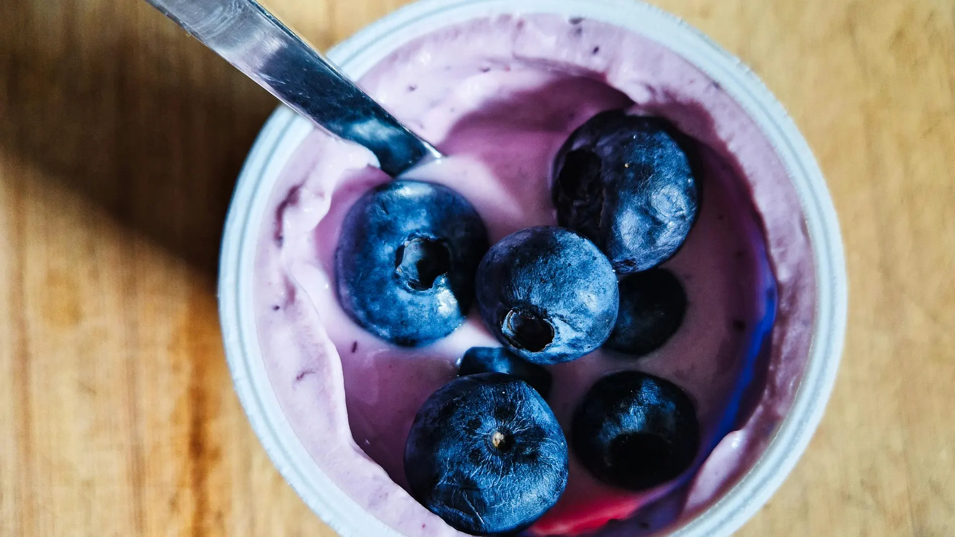Los "yogures de sabores" son en realidad "yogures con aromas". El sabor percibido proviene principalmente de los aromas