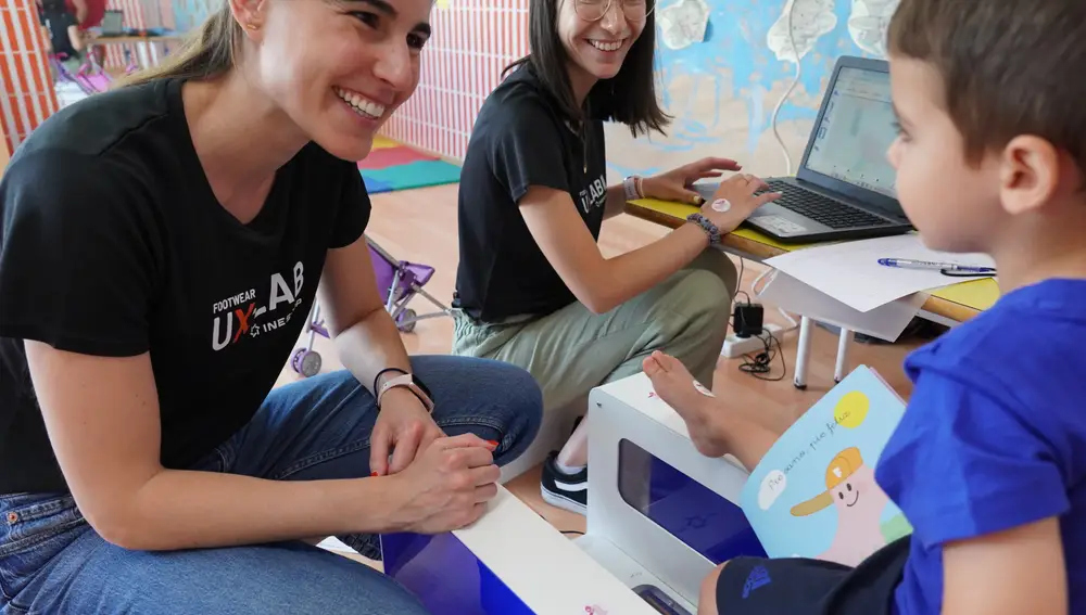 El proyecto trata de adaptar el diseño del calzado de forma más exacta al pie del niño
