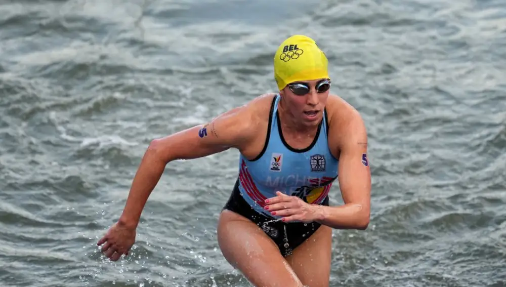 Una atleta belga lleva varios días ingresada por una bacteria tras nadar en el Sena en la prueba de triatlón de los Juegos