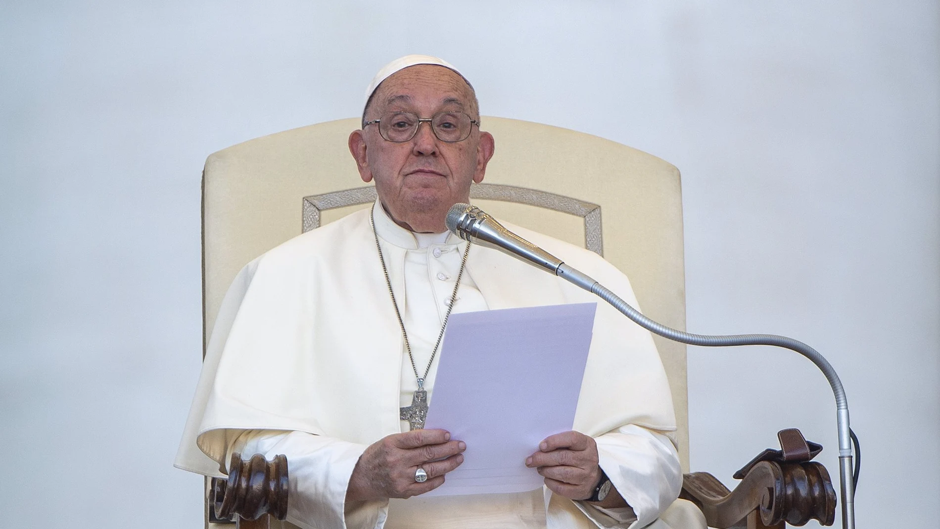 El Papa elogia la literatura, que ayuda a sobrellevar "la rabia o la decepción" frente a la "obsesión de las pantallas"
