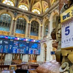 La Bolsa española baja el 2,87 % tras la apertura, por debajo de los 10.400 puntos
