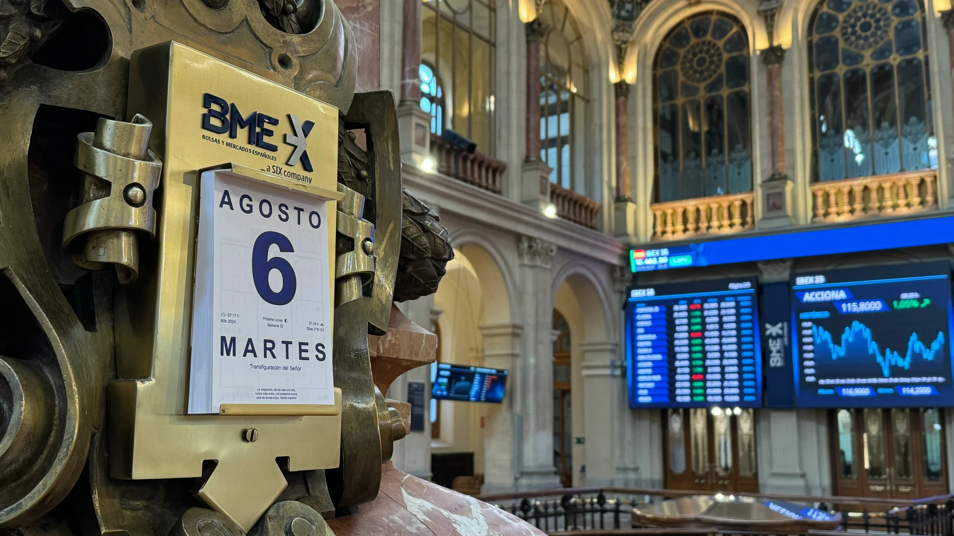 MADRID, 06/08/2024.- La Bolsa española rebota el 0,21 % tras la apertura de este martes, e intenta disipar así el temor a una recesión en EE.UU. que, junto a los peores resultados de algunas grandes compañías tecnológicas y los efectos de la subida de los tipos en Japón, arrastraran en la víspera a los mercados del mundo. EFE / Ana Bornay